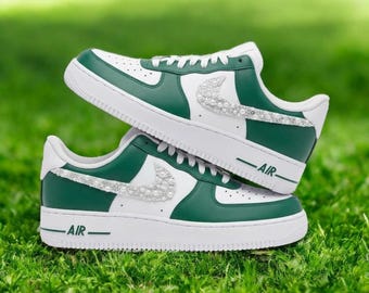 Zapatillas Air Force 1 personalizadas blancas y verdes perladas, inspiradas en el logo Swoosh perlado, zapatillas AF1 perladas personalizadas, envío gratis.