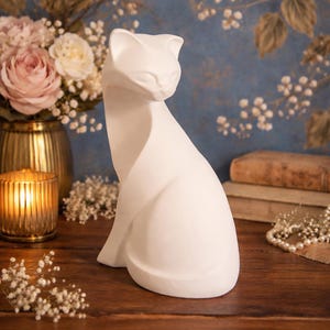 Jesmonite Cat Design – Elegant Decorative Figurine – Modern Decorative Object – Gift for Cat Lovers