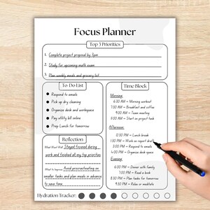 K&ouml;nnte beinhalten: Ein schwarz-wei&szlig;er druckbarer Fokusplaner mit einer To-Do-Liste, einem Zeitblockplan und einem Reflexionsbereich. Der Planer enth&auml;lt einen Hydratations-Tracker mit Kreisen zum Ausmalen.