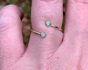 Ring i massivt guld med personlig födelsesten | Manschettring i 14k guld | Gult guld | Roséguld | Vitt guld | Toi et Moi-ring | April-födelsestensring