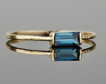 MASSIV 14k guld London Topas Baguette-ring | Art Deco-ring | Stegskuren stapelring | 14k guld stapelring med decembers födelsesten