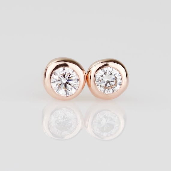 Simple white 2024 gold earrings