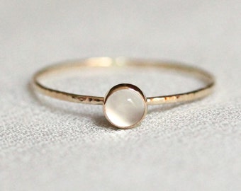 White Moonstone Stacking Ring - SOLID 14k Gold - Natural Moonstone - Bezel Setting and Hammered Band - Cat Eye - Simple Dainty - Delicate