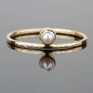 Geboortesteenring juni | Kleine parelring | MASSIEF gouden parelring | Sierlijke parelring | 14k goud | Rosé-, geel- of witgouden ring
