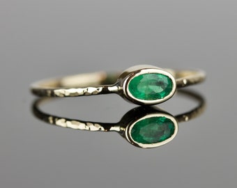Naturlig oval smaragdring | Massivt 14k guld | Ring med maj-födelsesten | Delikat, nätt smaragdring | Ring med vitgult eller roséguld