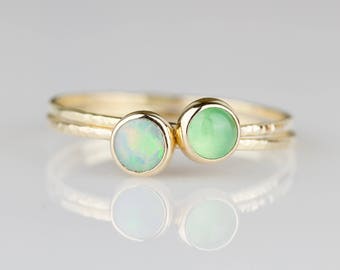 Massivt guld Naturlig AAA Opal | Livfull Krysopras | Set med stapelbara guldringar | Livfulla gröna färgglada opalringar | Oktober Födelsesten