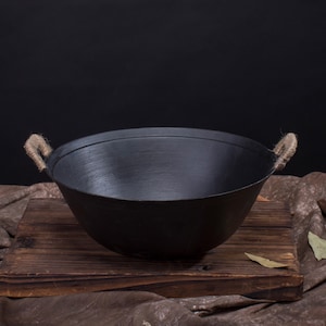 ZhenSanHuan Light-Weight Cast Iron Chinese Traditional Wok - Round Bottom