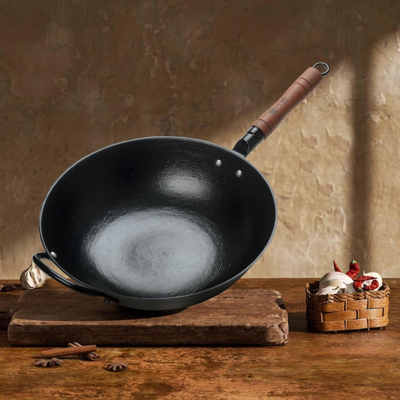 ZhenSanHuan Light-Weight Cast Iron Chinese Traditional Wok - Thumbnail 2