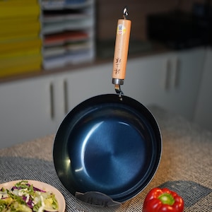 ZhenSanHuan Hand-hammered High-quality Chinese Wok - Wood Handle - Flat bottom Induction Suitable