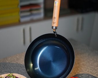 Wok de hierro forjado a mano – Fondo plano, mango de madera, apto para inducción