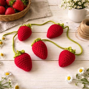 Gehäkelte Erdbeergirlande – Handmade