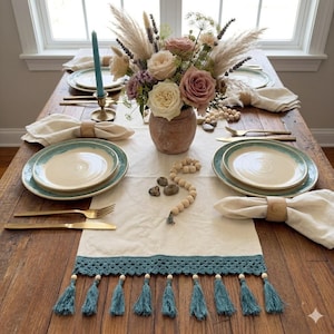 Runner da tavolo in tela fatto a mano con frange all'uncinetto