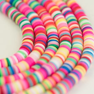 5 Reihen Polymer Clay Scheiben Perlen – 6 mm | Regenbogenfarben -B1122