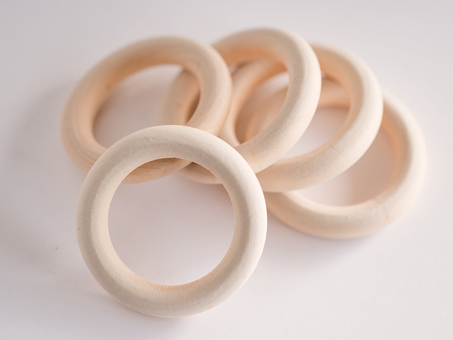 Bestsupplier 50 Pcs Unfinished Solid Wooden Rings for Craft, Ring Pendant and Connectors Jewelry