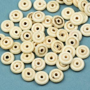骨ディスクビーズ クリーム色 - 直径13 mm、40個 -B3235