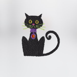 Black Cat embroidery design for Halloween that fits in a 4x4 embroidery hoop