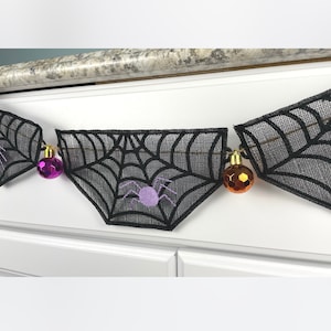 Spider Web banner in the hoop embroidery design for Halloween, ITH Web bunting pattern, Free standing lace spider web garland file, FSL PES