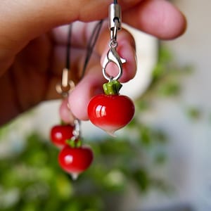 Mini Vegetable Phone Charms – Cute Polymer Clay Radish Charm, Kawaii Accessory, Miniature Food Keychain, Handmade Gift for Food Lovers