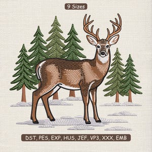 Puede incluir: Un diseño bordado que presenta un ciervo con grandes astas en un paisaje nevado con árboles de hoja perenne. El ciervo es marrón y blanco, y los árboles son verdes. El texto "9 Sizes" está en la parte superior y "DST, PES, EXP, HUS, JEF, VP3, XXX, EMB" en la inferior.
