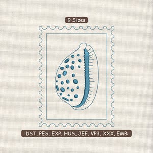 Könnte beinhalten: Gesticktes Design einer Muschel in einem Briefmarkenrahmen. Die blaue Muschel hat gepunktete Details und einen gerippten Rand. Der Text "9 Sizes" steht über dem Design. Darunter die Dateiformate: DST, PES, EXP, HUS, JEF, VP3, XXX, EMB.