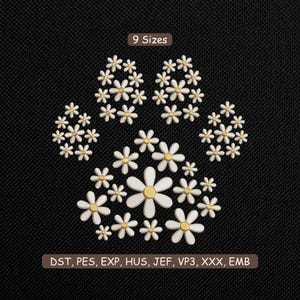 Puede incluir: Un fondo negro presenta un diseño de huella de pata hecho de flores de margarita blancas y amarillas. El texto "9 Tamaños" está en la parte superior y el texto "DST, PES, EXP, HUS, JEF, VP3, XXX, EMB" en la parte inferior.