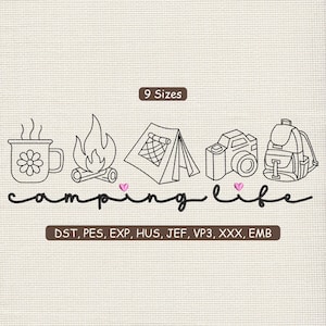 Puede incluir: Diseño bordado con iconos de camping: una taza, una fogata, una tienda de campaña, una cámara y una mochila. Las palabras "camping life" están escritas en cursiva, con pequeños corazones rosas. El texto "9 Sizes" está arriba.