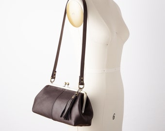 Small Kiss Lock Handbag with Tassel Charm and Crossbody Strap Option, Retro Style Leather Frame Purse, Vintage Look Handbag