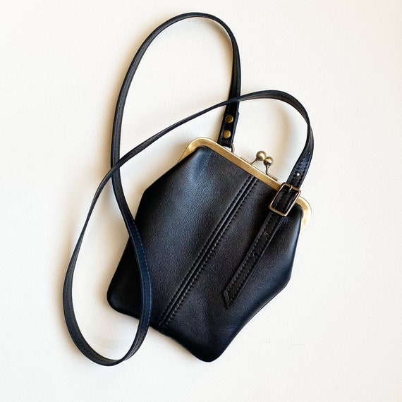 Small Leather Kiss Lock Shoulder Bag With Crossbody Strap 