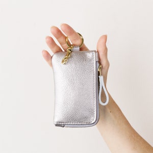 Cartera con llavero de cuero metalizado con cremallera para tarjetas de crédito y efectivo, llavero con cierre giratorio y cierre de cremallera.