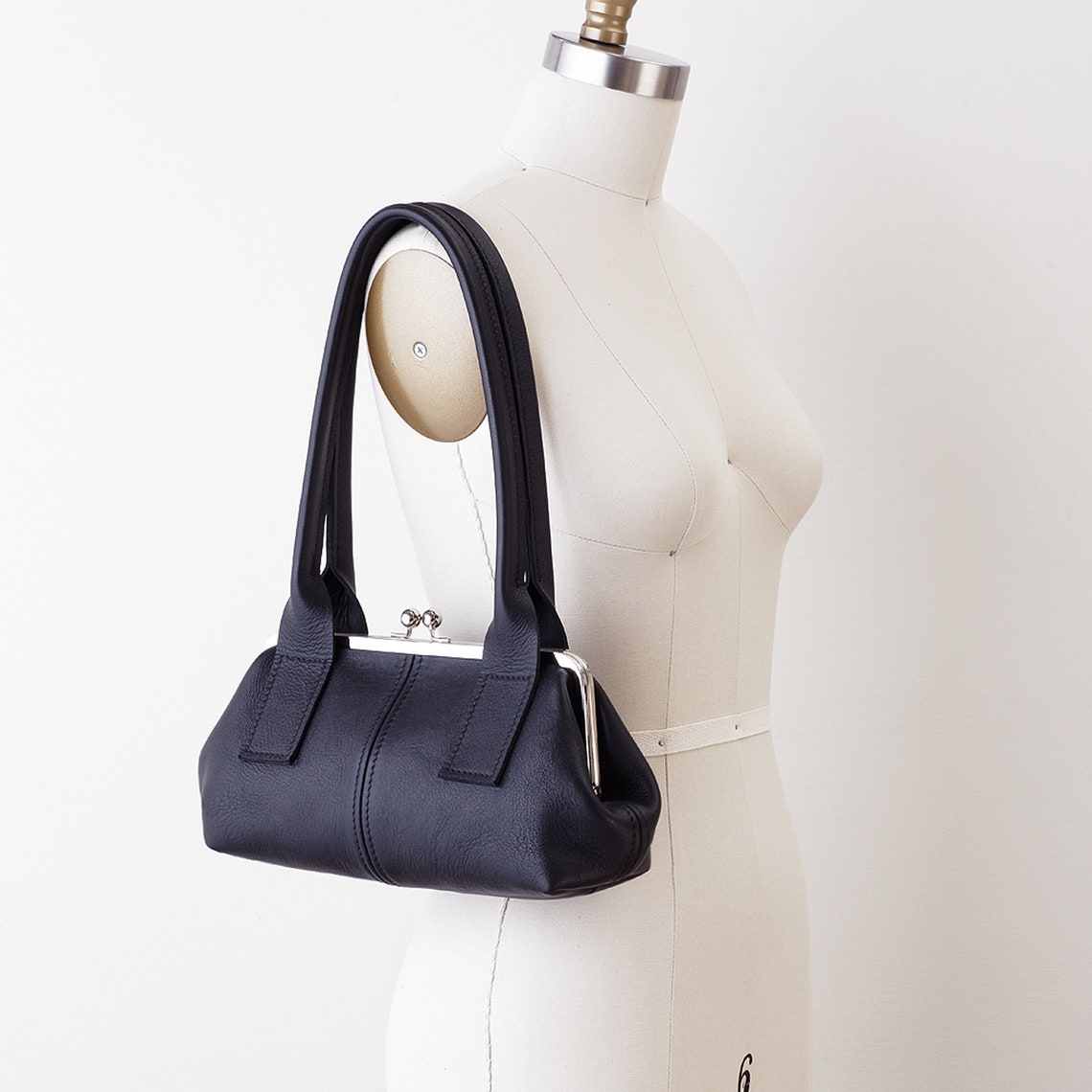 Small Kiss Lock Closure Leather Handbag Retro Style Kiss Lock Etsy