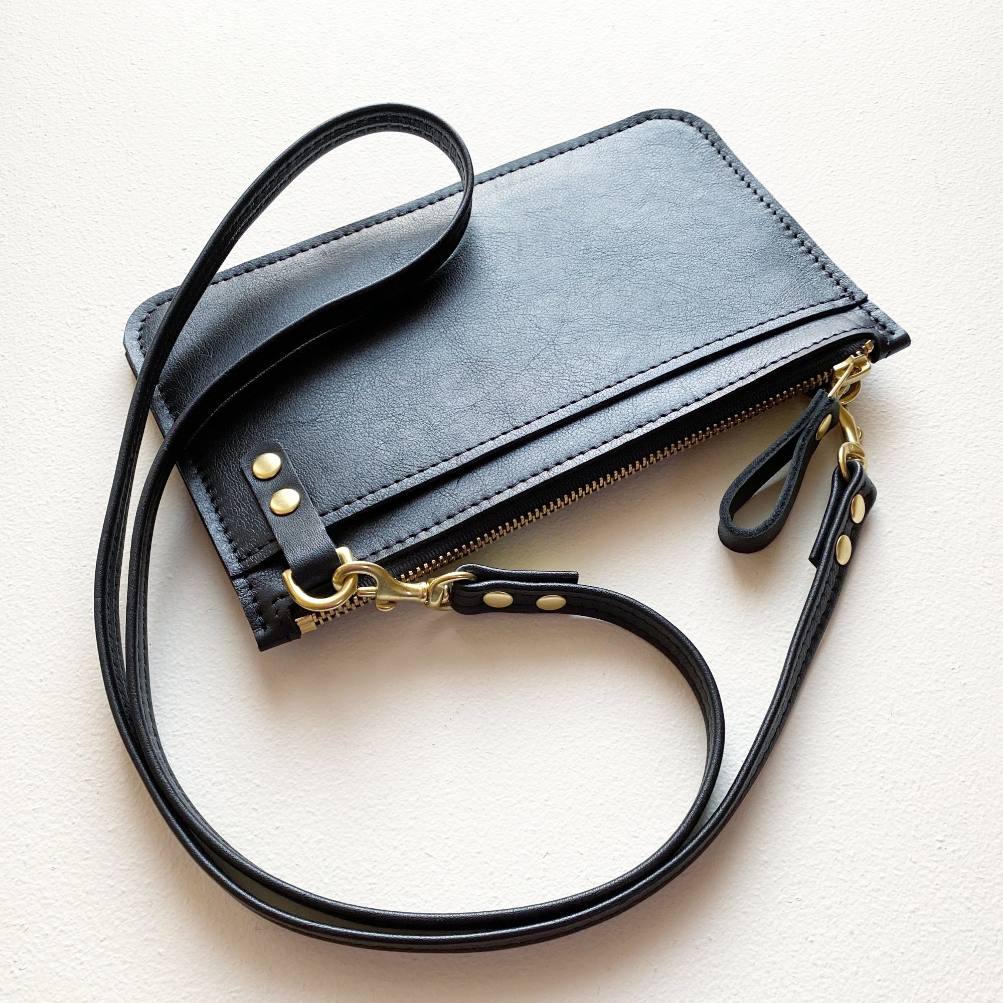 Jayda Shoulder Bag has a sleek, minimal silhouette that calls to mind