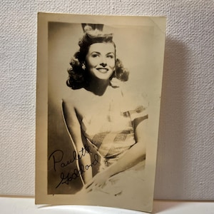 PAULETTE GODDARD Signed Promo Photo  B&W 2.5x4 1940s - 50&#39;s Charlie Chaplin&#39;s Wife