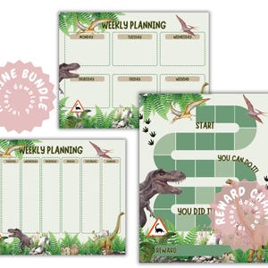 Op de afbeelding: Een set printbare planningbladen en een beloningstabel met dinosaurus thema. De wekelijkse planningbladen hebben vakken voor elke dag. De beloningstabel toont een pad met vakken en de tekst "You can do it!"