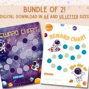 Op de afbeelding: Twee beloningskaarten met ruimtethema's. Eén kaart is paars met een astronaut en planeten, de andere is wit met een astronaut op een raket. Beide kaarten hebben vakjes voor beloningen en de tekst "REWARD CHART". De tekst "BUNDLE OF 2!" staat bovenaan.