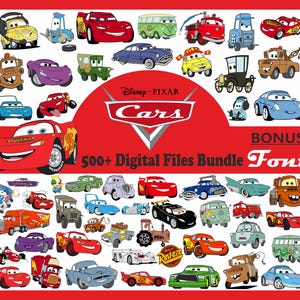 Op de afbeelding: Een digitale bestandsbundel met illustraties van cartoonauto's uit de Disney Pixar Cars-franchise. De afbeelding bevat Bliksem McQueen en andere personages, met de tekst "500+ Digital Files Bundle Font" op een rode achtergrond.