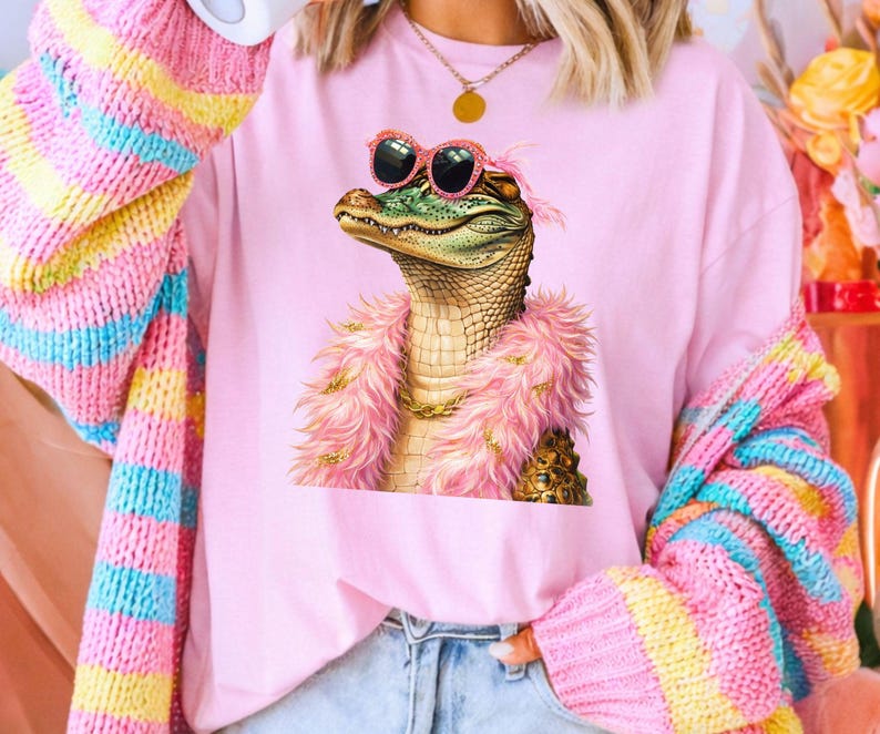 Camiseta Boujee Alligator, Camiseta Divertida Glam con Caimán, Camiseta Coquette con Caimán, Camiseta con Gráfico de Caimán de Plumas Rosas, Sudadera Estética Moderna con Animales imagen 3