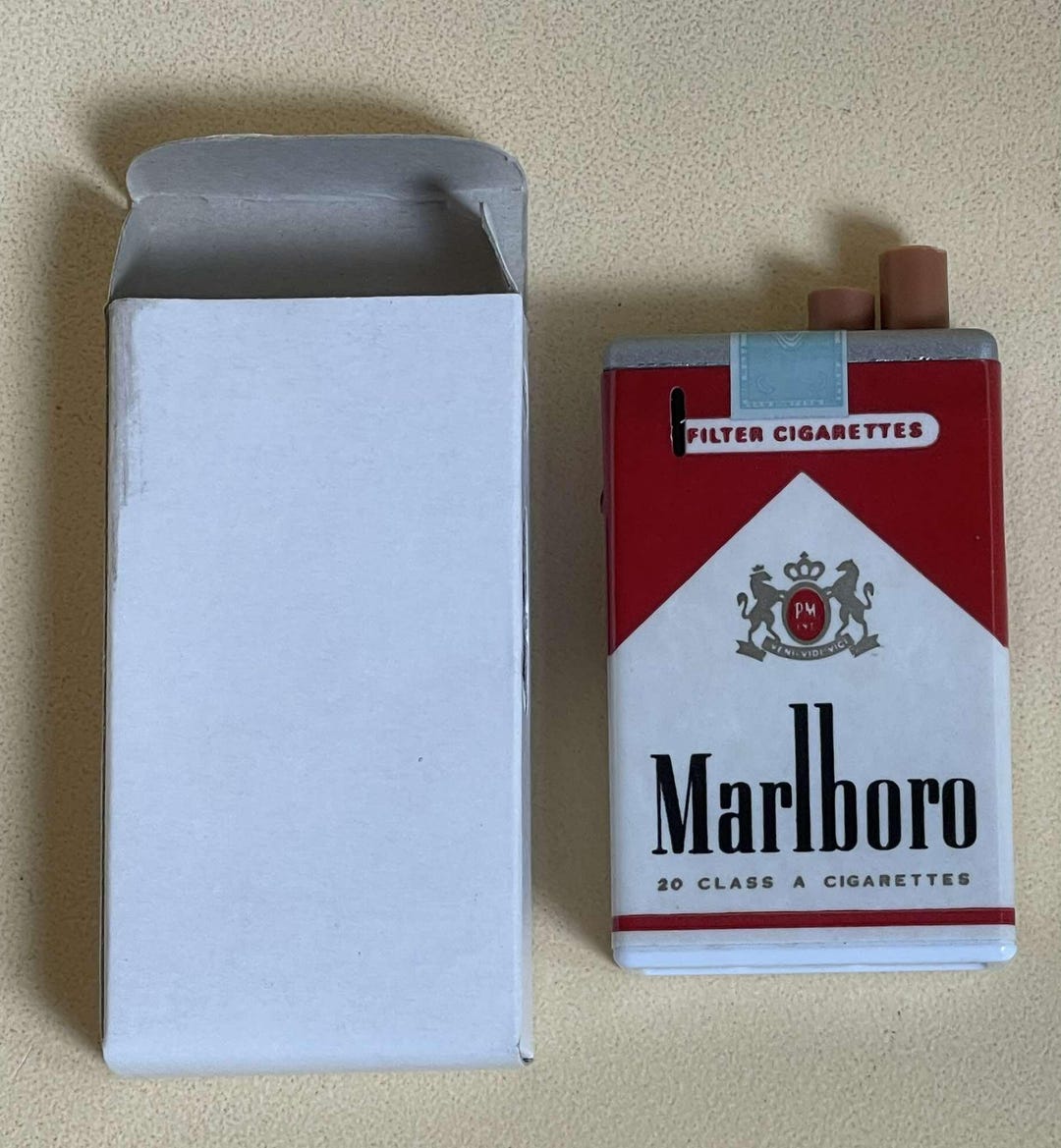 【当時物】1980s Marlboro大判両面印刷（50×70cm） Vintage Marlboro Cigarettes Plastic Lighter Made in Korea 1980s - Etsy