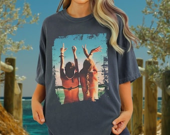 Camiseta playera holgada con estampado de playa: ropa de surf vintage con efecto bronceado