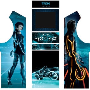 Op de afbeelding: Tron Arcade kastontwerp met personages in gloeiende blauwe en oranje pakken. De kast heeft een zwart scherm, bedieningspaneel en Tron-logo. Het ontwerp bevat een light cycle en futuristische elementen.