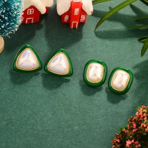 Green Pearl Stud Earrings/Bridal Party Bridesmaid Gift/Elegant Green Wedding Jewelry/ Pearl Earrings/Green Earrings/Christmas Gift for Her