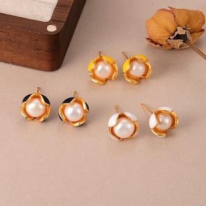 Natural Freshwater Pearls Flower Earrings/Bridal Stud Jewelry/Elegant Floral Pearl Earrings/Bridal Gift/Dangle Flower Earrings/Gift for Her