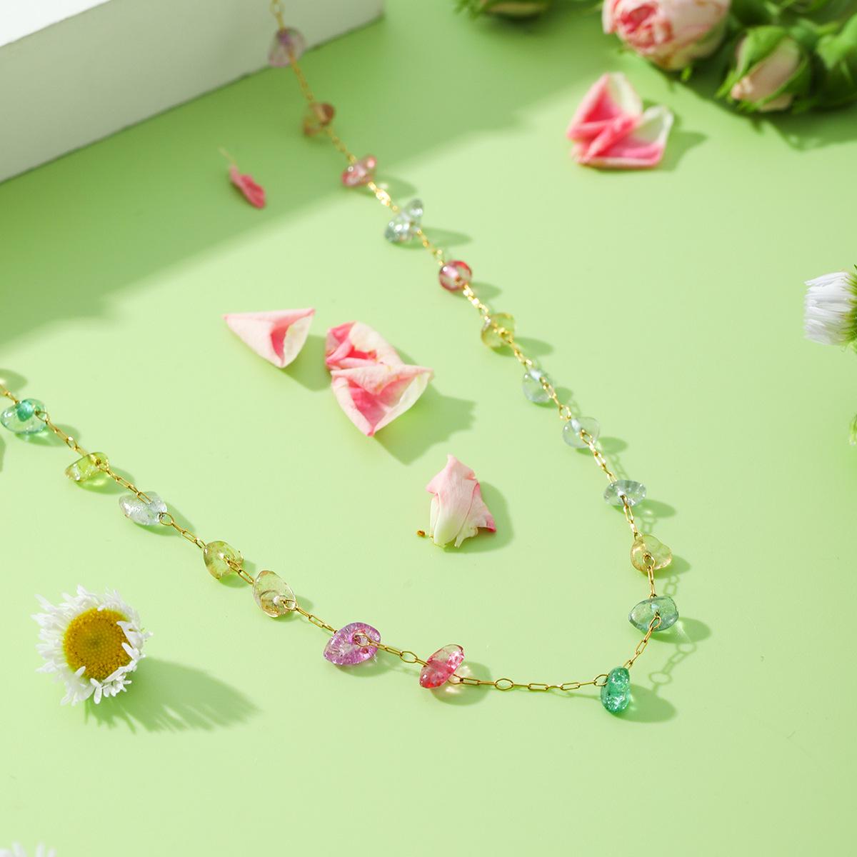 Collar de cuentas de piedras preciosas hecho a mano/Chips de piedra natural arcoíris en cadena de oro de 18 quilates/Joyería bohemia de cristal crudo/Pieza llamativa de longitud ajustable