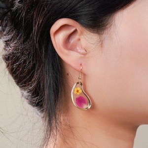 Delicate Pressed Flower Dangle Earrings/Unique Handmade Floral Jewelry/Handmade Dried Flower Resin Earrings/Botanical Earring/Gift for Her