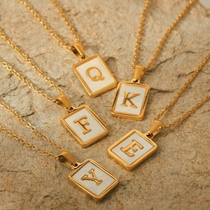Collar con inicial personalizado - Colgante de letra chapado en oro de 18 quilates con nácar - Delicada joya con nombre para ella
