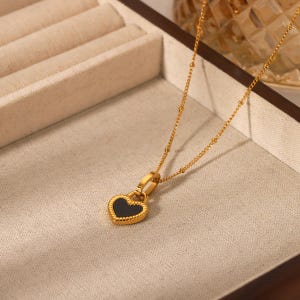 Double-Sided Shell Heart Necklace - Black & White Mother of Pearl Pendant - 18K Gold Plated Stainless Steel - Beach Wedding Jewelry Gift