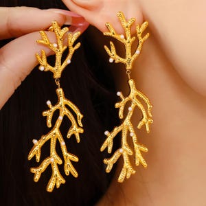Gold Coral Pearl Earrings/Coral Branch Earrings/Delicate Dangle Earrings/Coral Pearl Earrings/Bridal Earrings/Bridal Earrings/Gift For Her