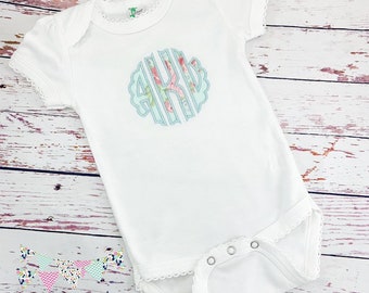 Body para bebé niña con monograma floral, regalo para baby shower