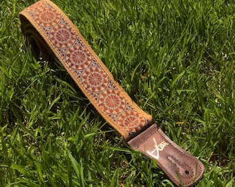 Cinturino floreale marrone naturale - Marrone vegano - Tracolle per chitarra acustica/elettrica/basso vegane fatte a mano Vtar