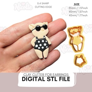 Puede incluir: Un cortador de arcilla para pendientes con un cerdo con gafas de sol y un traje de baño de lunares blancos y negros. Las medidas son 35mm, 40mm y 45mm. También se ve el texto "DIGITAL STL FILE".