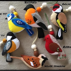 Handgefertigte Filz Ornamente für den Weihnachtsbaum - Filz Rotkehlchen - Filz Distel - Filz Blauhäher - Filz Kardinal